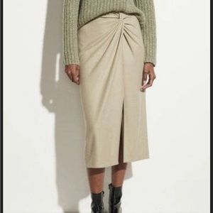Vince cream pencil maxi skirt, worn once. Sz Small.